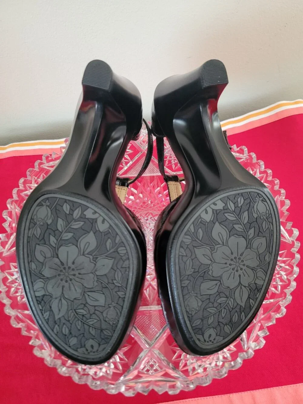 Sofft black patent leather T-strap shoes
